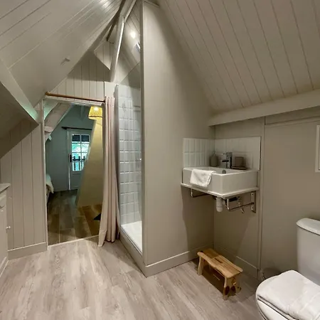 La Sellerie Charmante Au Milieu D'une Ile