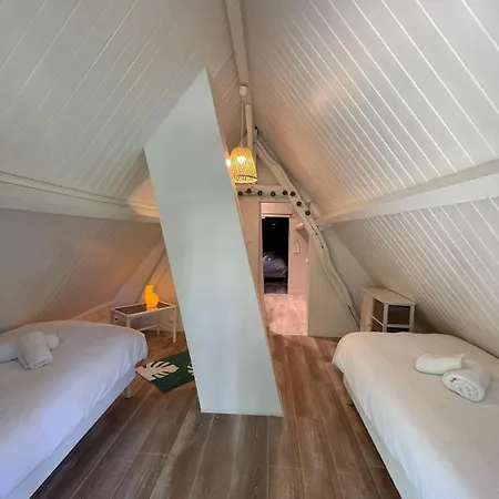 La Sellerie Charmante Au Milieu D'une Ile * Canehan